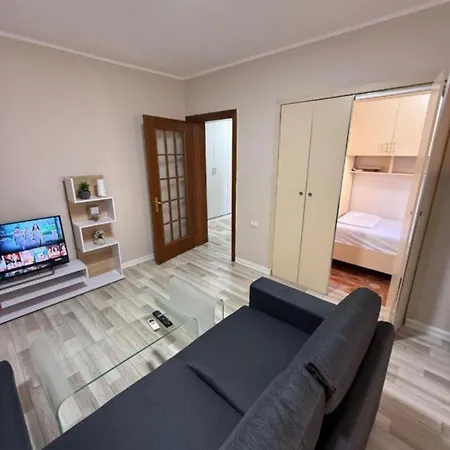 Alle'S M Shyri Accommodations Tirana Exterior photo